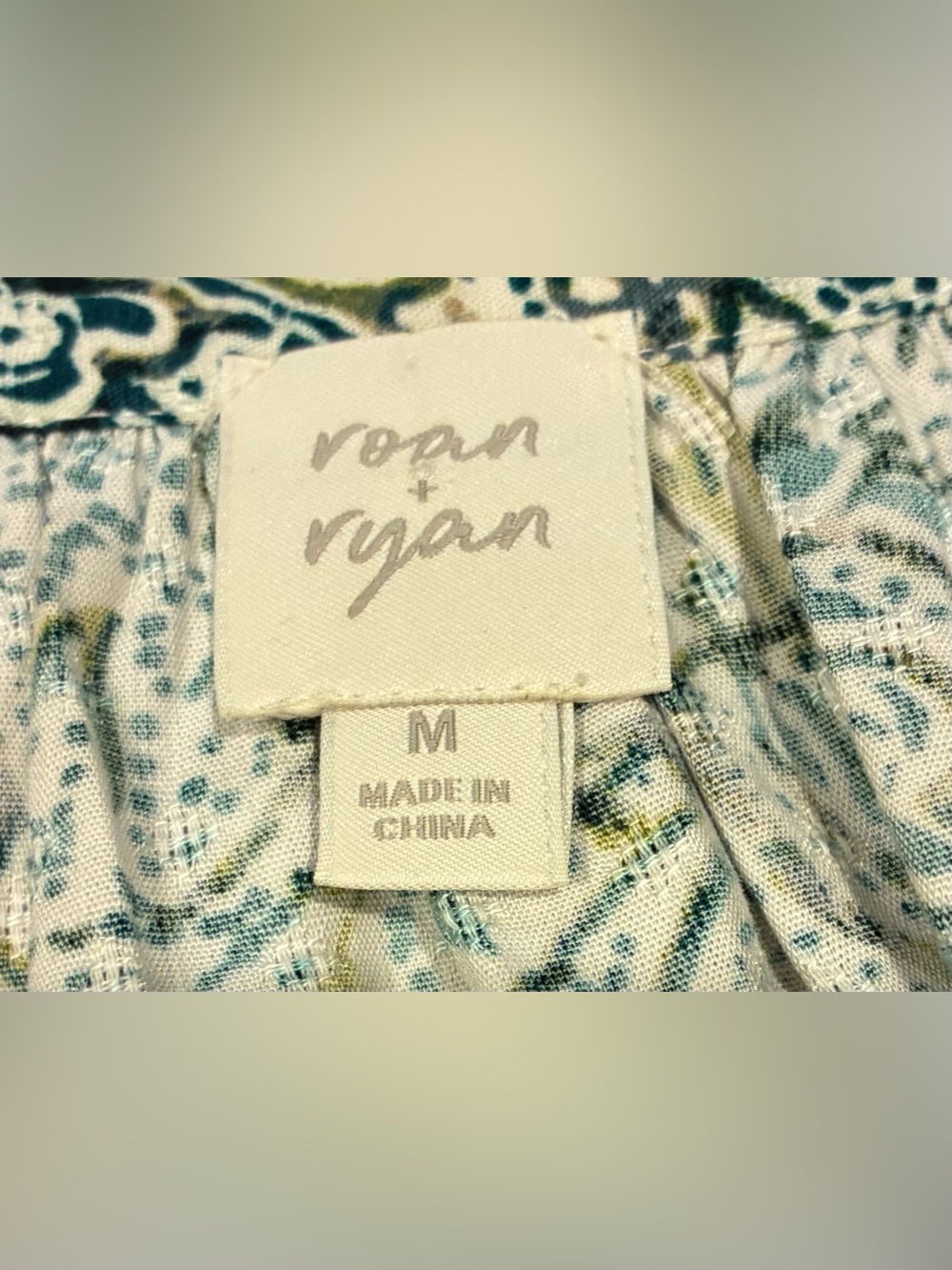 Roan+Ryan Blouse Split V Neck 3/4 Button Cuff Sleeve Green Multi Floral SZ. Med - Picture 3 of 13